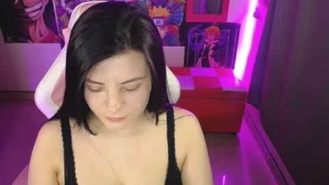 pink_yuii online show from 10/07/25, 10:07