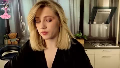 Adele online show from 02/07/25, 10:08