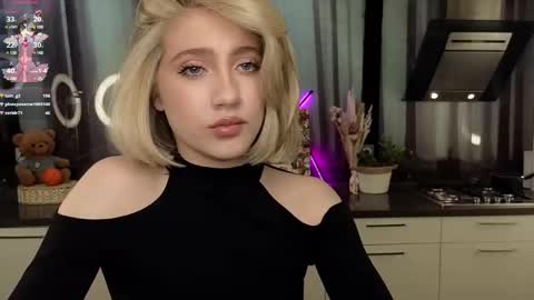 Adele online show from 02/27/25, 12:02