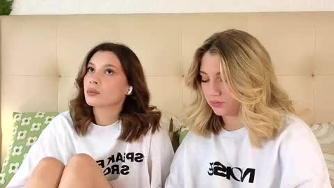 Snapshot of pinkadele chatting on 12/23/25, 09:29 Adele online show from 12/23/25, 09:29