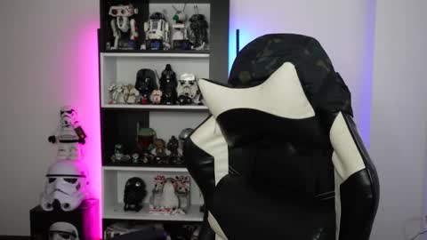 Snapshot of pinkcatlive chatting on 04/22/26, 05:47 Emily online show from 04/22/26, 05:47