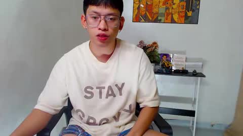 Snapshot of pinkcock_froi chatting on 02/16/25, 10:43 froi online show from 02/16/25, 10:43