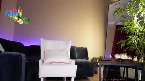 Snapshot of pinkheart_ chatting on 01/14/25, 06:28 Alice   online show from 01/14/25, 06:28