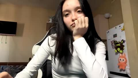 Snapshot of pinkiegiantonio chatting on 04/25/26, 07:44 Aria online show from 04/25/26, 07:44