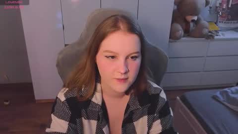 Snapshot of pinkiep1e chatting on 02/07/26, 01:42 pinkiep1e online show from 02/07/26, 01:42