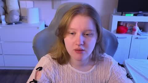 Snapshot of pinkiep1e chatting on 04/14/26, 04:29 pinkiep1e online show from 04/14/26, 04:29