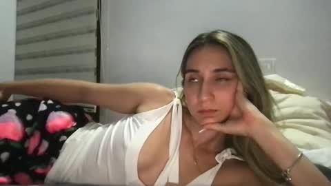 Snapshot of pinkilola chatting on 03/26/26, 01:11 Pinkilola online show from 03/26/26, 01:11