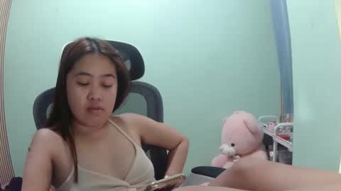 Snapshot of pinkish_shine chatting on 05/15/26, 11:23 Hi its me shine online show from 05/15/26, 11:23