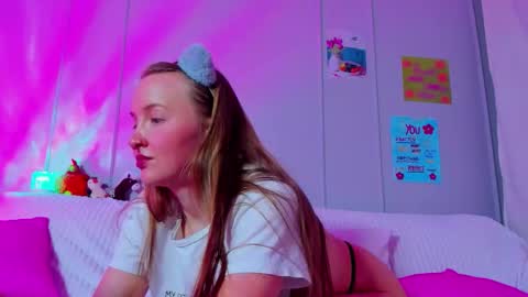 Mila online show from 02/16/26, 06:20