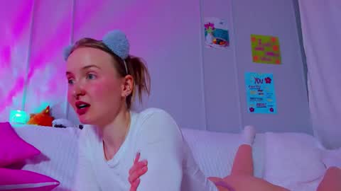 Snapshot of pinkk_lemonade chatting on 03/12/26, 07:58 Mila online show from 03/12/26, 07:58