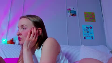 Snapshot of pinkk_lemonade chatting on 03/19/26, 08:51 Mila online show from 03/19/26, 08:51