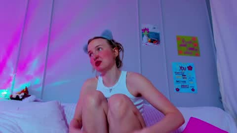 Snapshot of pinkk_lemonade chatting on 03/27/26, 08:37 Mila online show from 03/27/26, 08:37