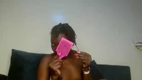 Snapshot of pinklover2003 chatting on 05/18/26, 03:40 Serena online show from 05/18/26, 03:40