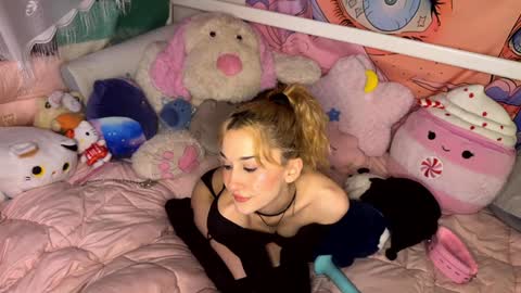 Snapshot of pinkocean3 chatting on 01/21/25, 07:06 Gwenie online show from 01/21/25, 07:06