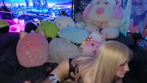 Snapshot of pinkocean3 chatting on 09/24/25, 07:50 Gwenie online show from 09/24/25, 07:50