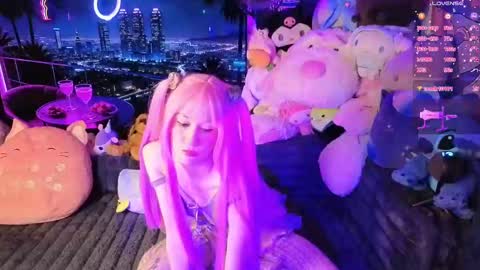 Snapshot of pinkocean3 chatting on 09/29/25, 08:13 Gwenie online show from 09/29/25, 08:13