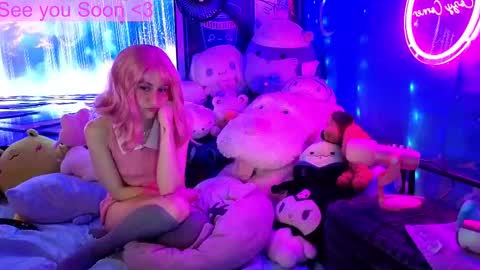 Snapshot of pinkocean3 chatting on 10/12/25, 06:40 Gwenie online show from 10/12/25, 06:40