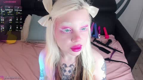 Snapshot of pinkslobber chatting on 12/04/24, 08:01 Helen Goat online show from 12/04/24, 08:01