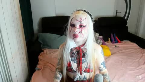 Snapshot of pinkslobber chatting on 11/01/25, 02:46 Helen Goat online show from 11/01/25, 02:46