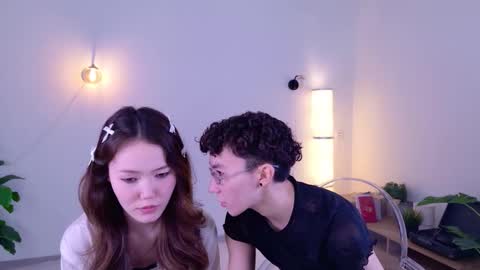 Snapshot of pinktwinss chatting on 03/27/26, 08:41 Li long hair and Rude short hair online show from 03/27/26, 08:41