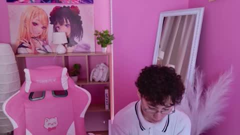 Snapshot of pinktwinss chatting on 03/29/26, 08:42 Li long hair and Rude short hair online show from 03/29/26, 08:42