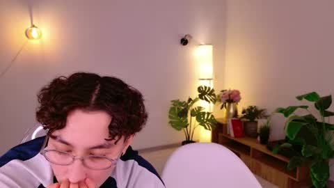 Snapshot of pinktwinss chatting on 04/10/26, 08:57 Li long hair and Rude short hair online show from 04/10/26, 08:57