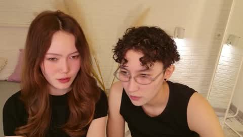 Snapshot of pinktwinss chatting on 04/23/26, 09:28 Li long hair and Rude short hair online show from 04/23/26, 09:28