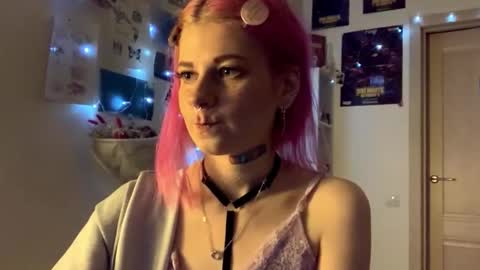 Sara online show from 09/17/25, 04:19