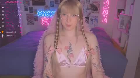 pinkvenom_ online show from 09/29/25, 11:37