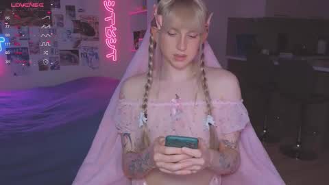 pinkvenom_ online show from 11/12/25, 02:39