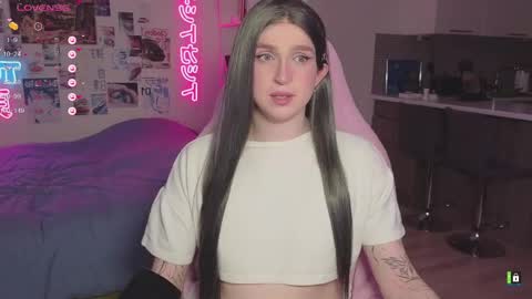 Snapshot of pinkvenom_ chatting on 04/17/26, 03:48 pinkvenom_ online show from 04/17/26, 03:48