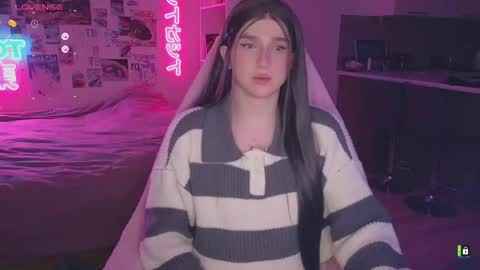 Snapshot of pinkvenom_ chatting on 04/25/26, 04:37 pinkvenom_ online show from 04/25/26, 04:37