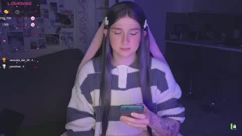 Snapshot of pinkvenom_ chatting on 04/27/26, 05:55 pinkvenom_ online show from 04/27/26, 05:55