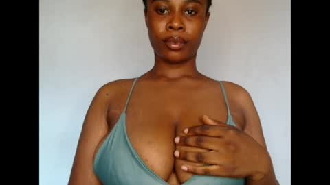 Snapshot of pinkxsugar chatting on 06/13/26, 02:04 pinkxsugar online show from 06/13/26, 02:04