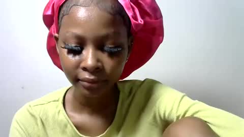Snapshot of pinky_lov chatting on 02/17/25, 12:05 pinky_lov online show from 02/17/25, 12:05