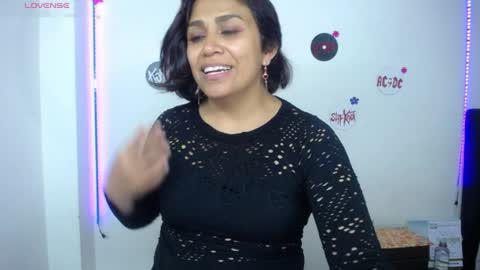 Snapshot of pinky_pinky_ chatting on 07/06/26, 12:51 VIOLETA LOPEZ online show from 07/06/26, 12:51