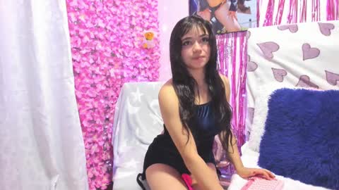 Snapshot of pinky_purr chatting on 09/19/25, 09:43 Pinky Purr online show from 09/19/25, 09:43