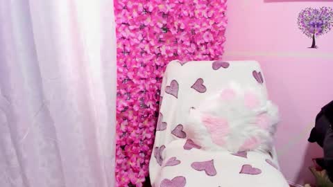 Snapshot of pinky_purr chatting on 10/01/25, 02:12 Pinky Purr online show from 10/01/25, 02:12