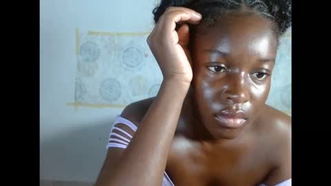 pinkykiki_247 online show from 10/28/25, 07:12