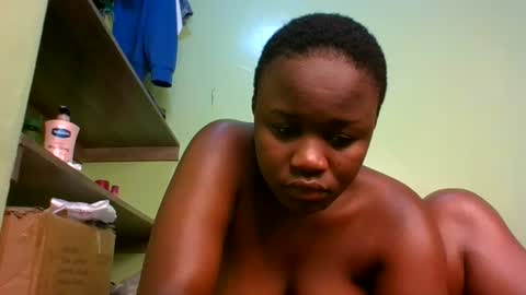 Snapshot of pinkylips_ebony chatting on 06/14/26, 05:26 pinky online show from 06/14/26, 05:26