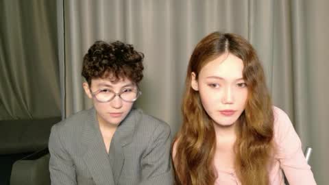 Snapshot of pinkylovers chatting on 05/23/26, 12:38 Li long hair and Ru short hair online show from 05/23/26, 12:38