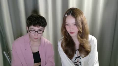 Snapshot of pinkylovers chatting on 06/13/26, 10:18 Li long hair and Ru short hair online show from 06/13/26, 10:18