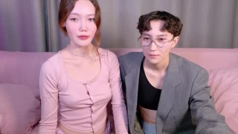 Snapshot of pinkylovers chatting on 07/18/26, 10:02 Li long hair and Ru short hair online show from 07/18/26, 10:02