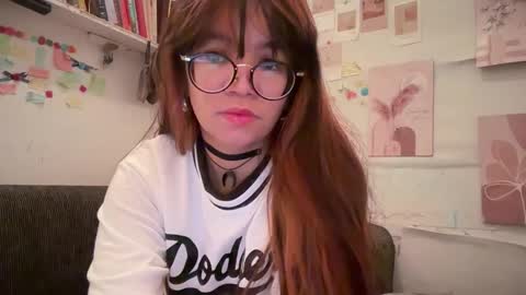 Snapshot of pinkyrosexx chatting on 02/01/26, 04:33 Rose online show from 02/01/26, 04:33