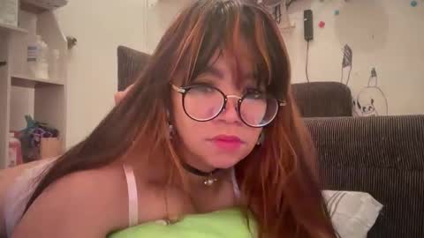 Snapshot of pinkyrosexx chatting on 02/23/26, 03:04 Rose online show from 02/23/26, 03:04