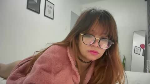 Snapshot of pinkyrosexx chatting on 03/12/26, 03:40 Rose online show from 03/12/26, 03:40