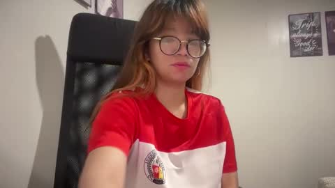 Snapshot of pinkyrosexx chatting on 04/10/26, 09:58 Rose online show from 04/10/26, 09:58