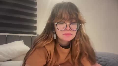 Snapshot of pinkyrosexx chatting on 06/09/26, 10:43 Rose online show from 06/09/26, 10:43