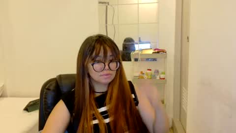 Snapshot of pinkyrosexx chatting on 07/09/26, 12:15 Rose online show from 07/09/26, 12:15