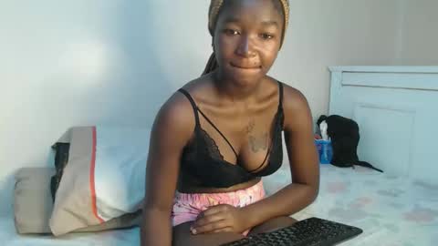 zenah online show from 05/25/26, 10:21